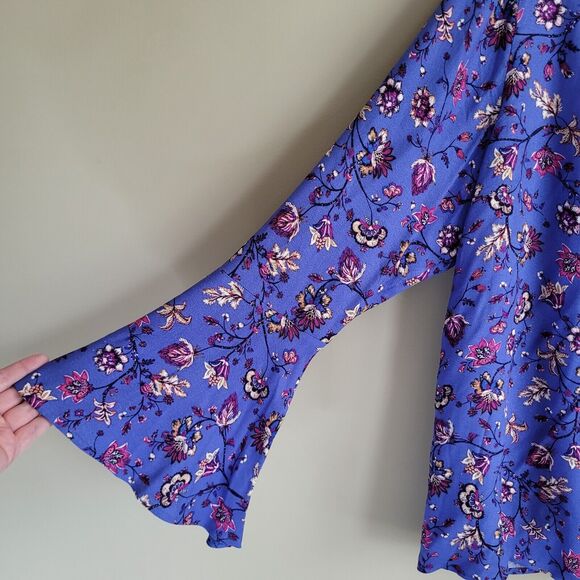 Basic Editions Womens Blouse Size XXL Bluish Purple Floral Pattern Bell Sleeves - Picture 4 of 11